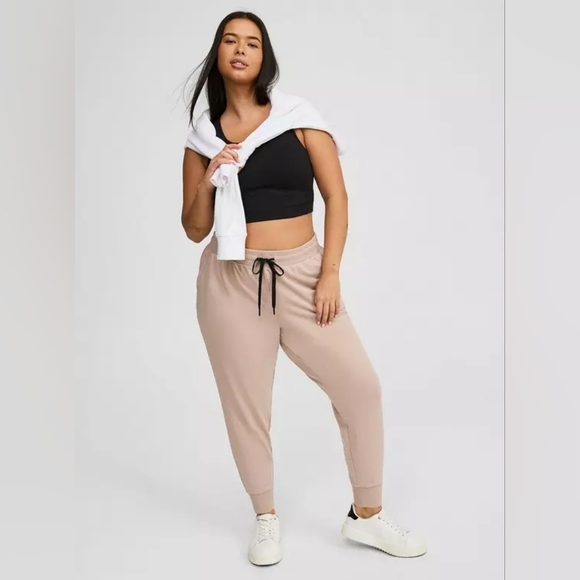Crop Classic Fit Active Jogger - Picture 1 of 9